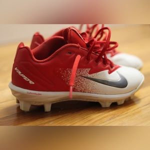 NIKE Boy’s Lunarlon Vapor Red Baseball Cleats / Size: 2Y